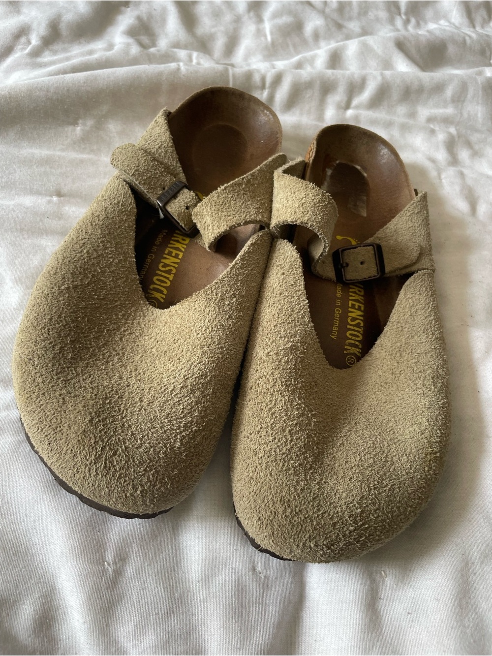 Birkenstock Women’s Suede Classic Clogs in Tan sz 39